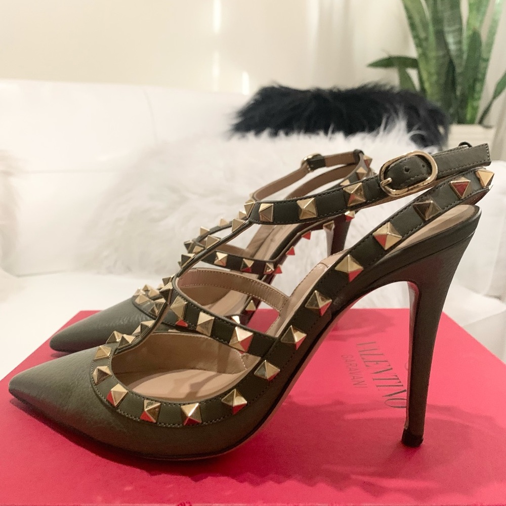 AUTHENTIC!! PRE-LOVED OLIVE GREEN ROCK STUD PUMP